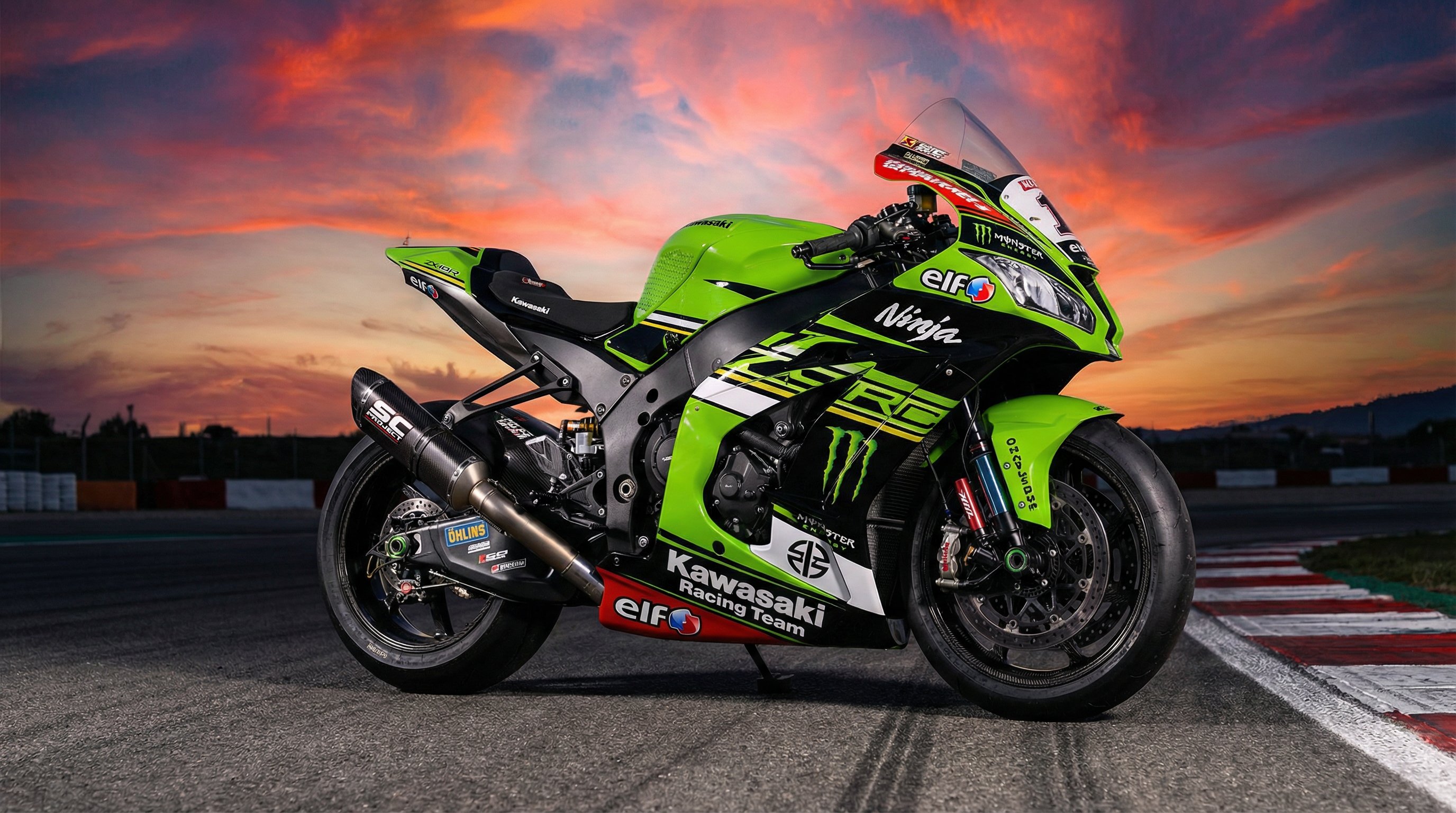 黄色仓库摩托车短视频